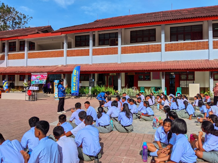 Del FM Goes to School