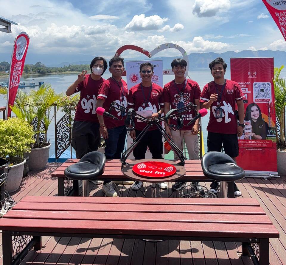 Live On Location di Kapal Ferry Danau Toba